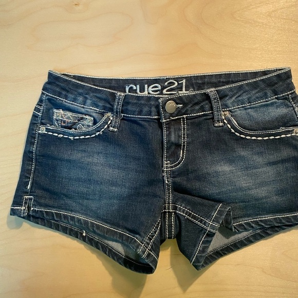 Rue21 Pants - Rue 21 Jean Shorts Size 3/4 (GQ)